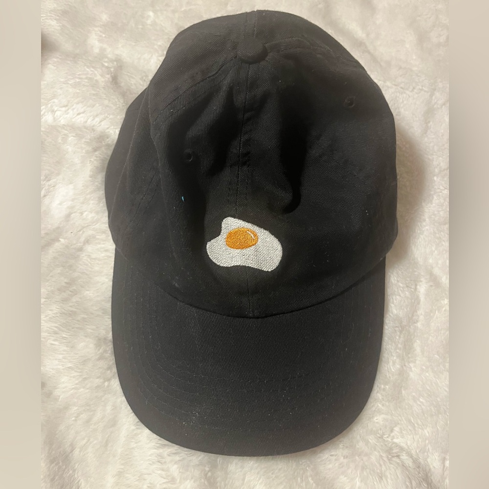 Baseball cap with embroidered egg
